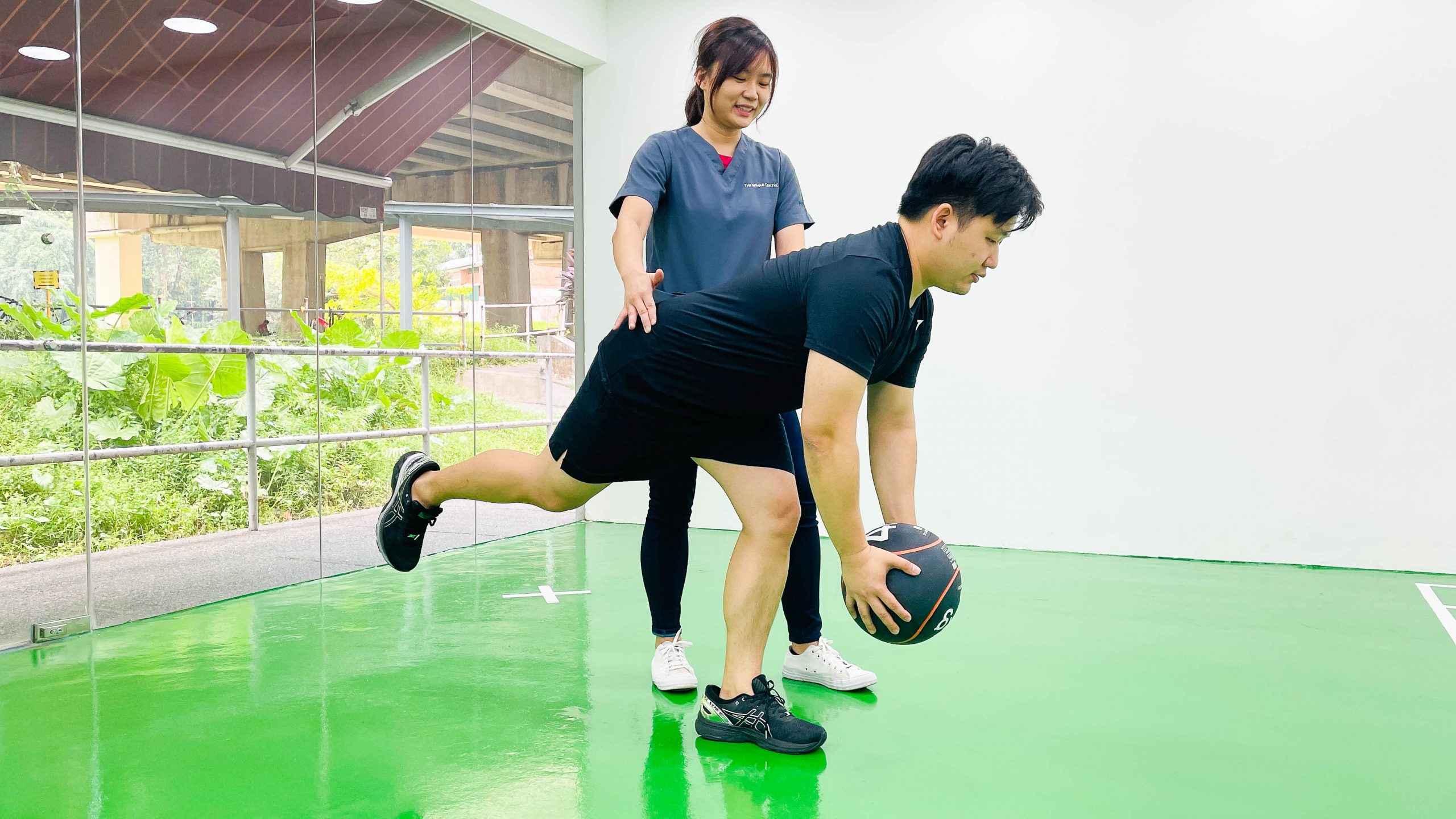 SLRDL with a medicine ball for hamstring strains